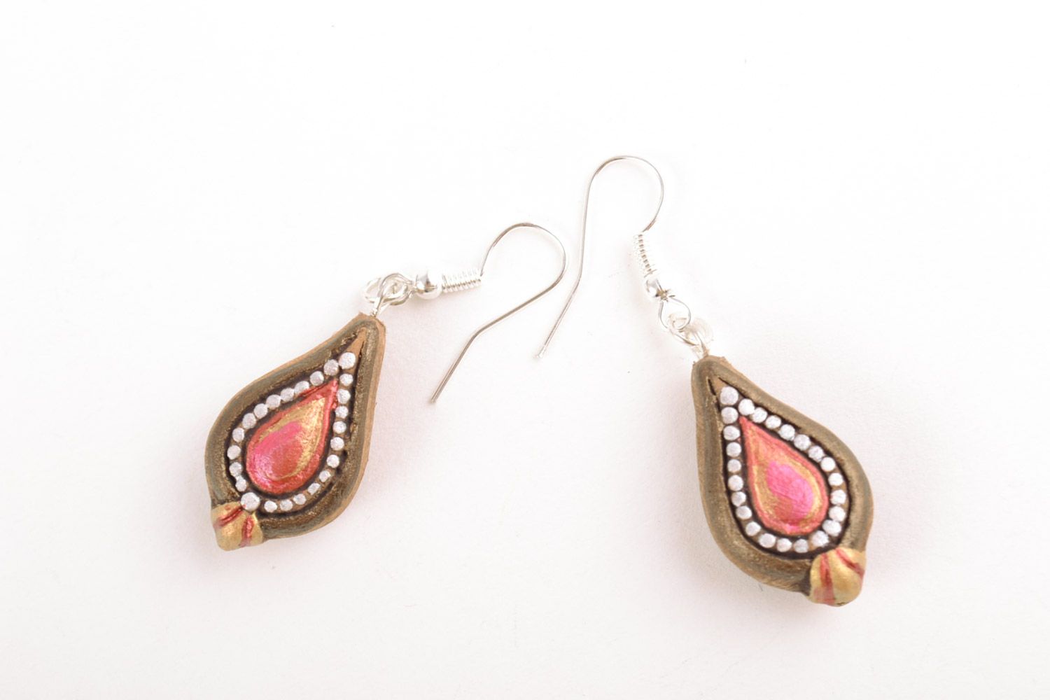 Tender homemade drop-shaped ceramic dangling earrings painted with acrylics photo 4