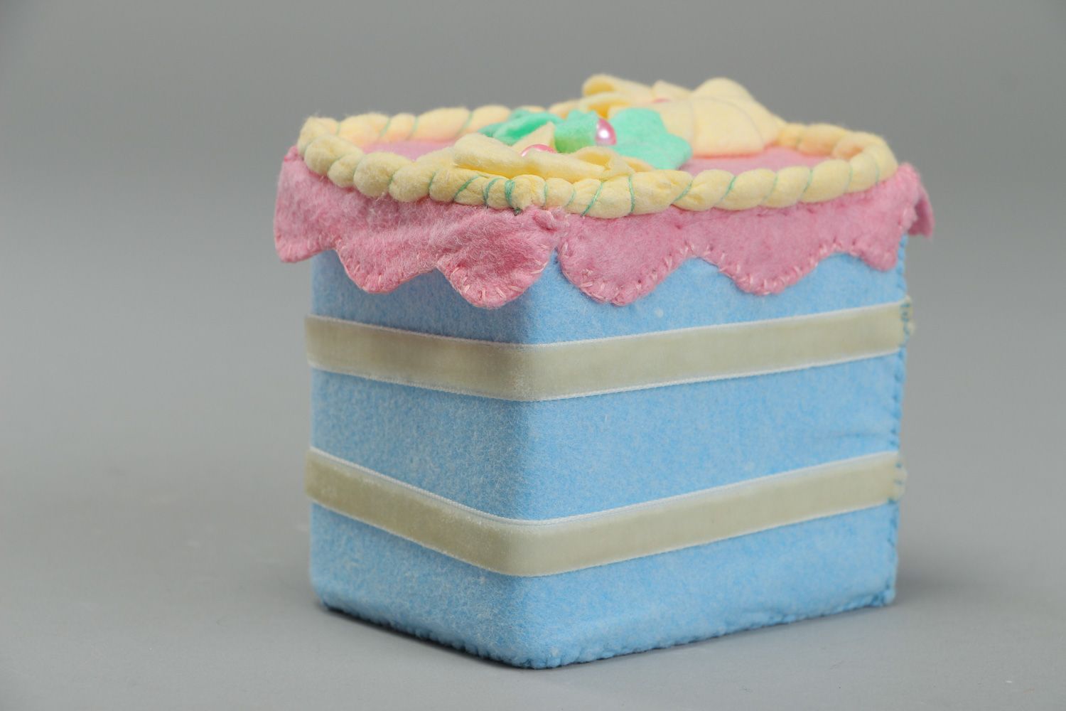 Handmade decorative children's jewelry box in the shape of cake sewn of felt photo 3