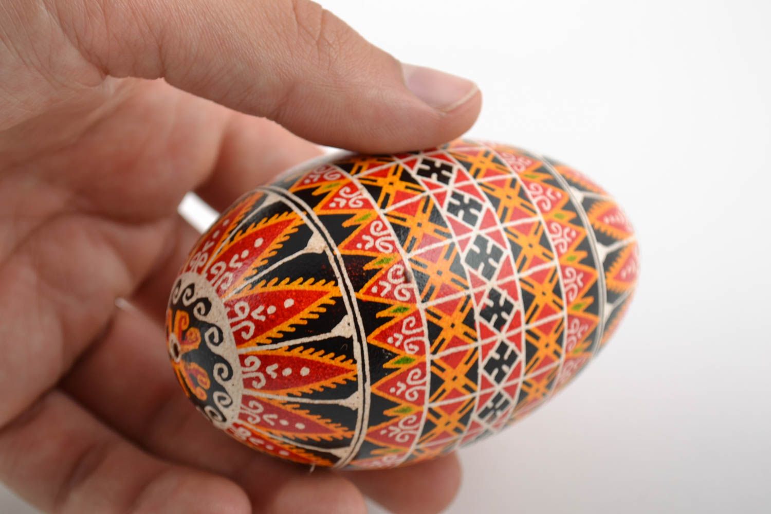 Пасхальное яйцо расписанное акриловыми красками гусиное ручной работы узористое фото 2