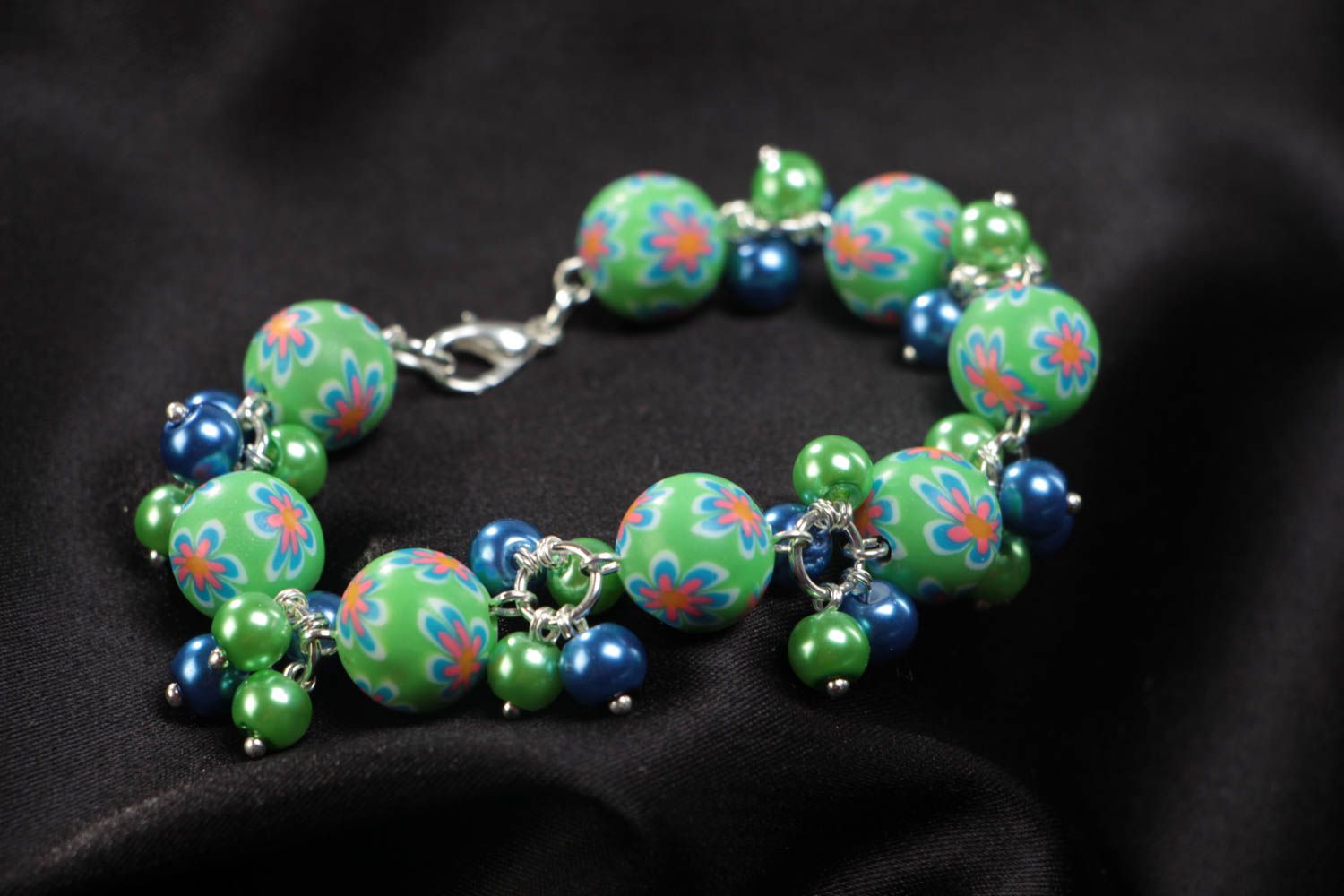 Детский браслет из полимерной глины зеленый с синим стильный ручная работа фото 1