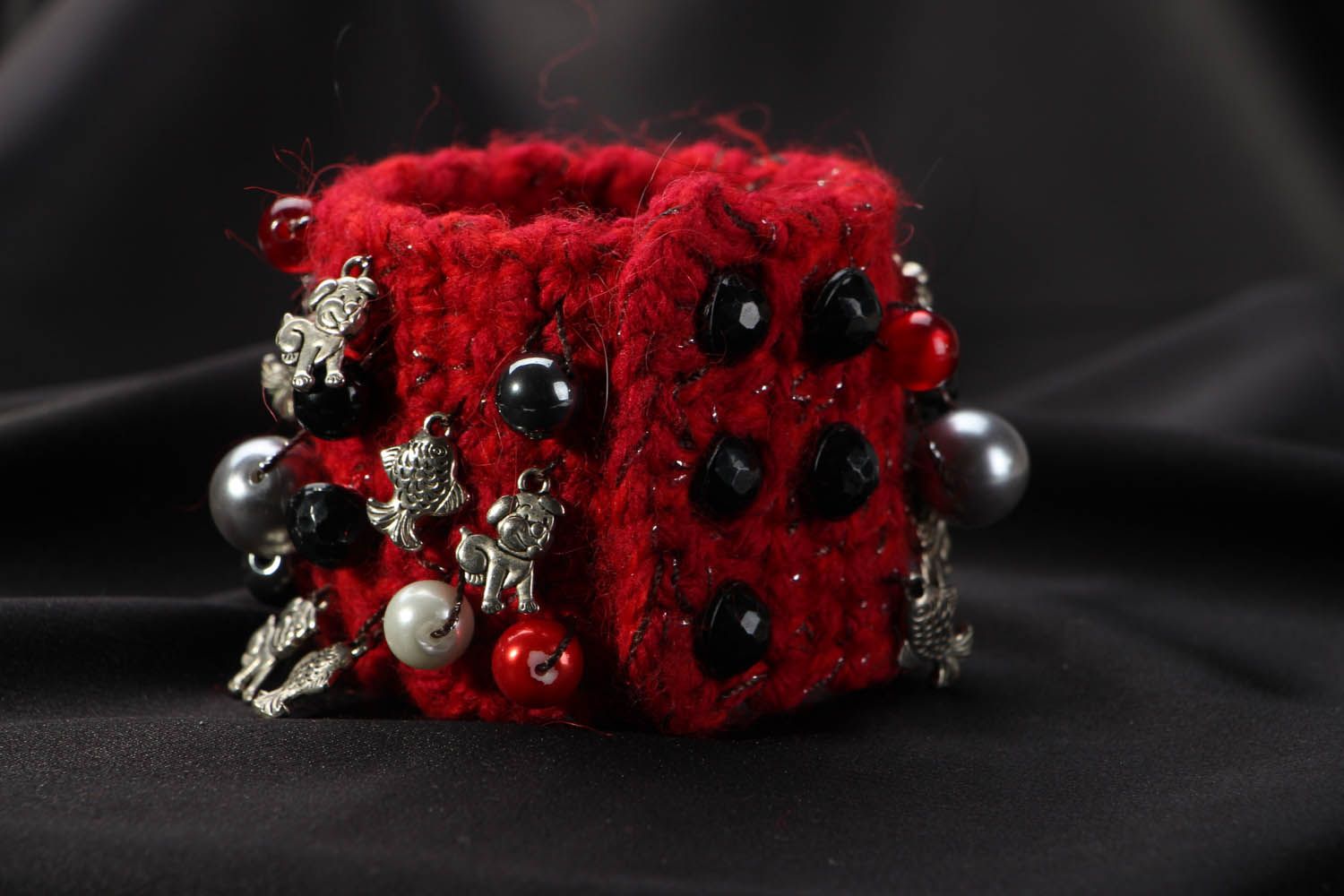 Bracelet rouge tricoté numérologique fait main photo 3