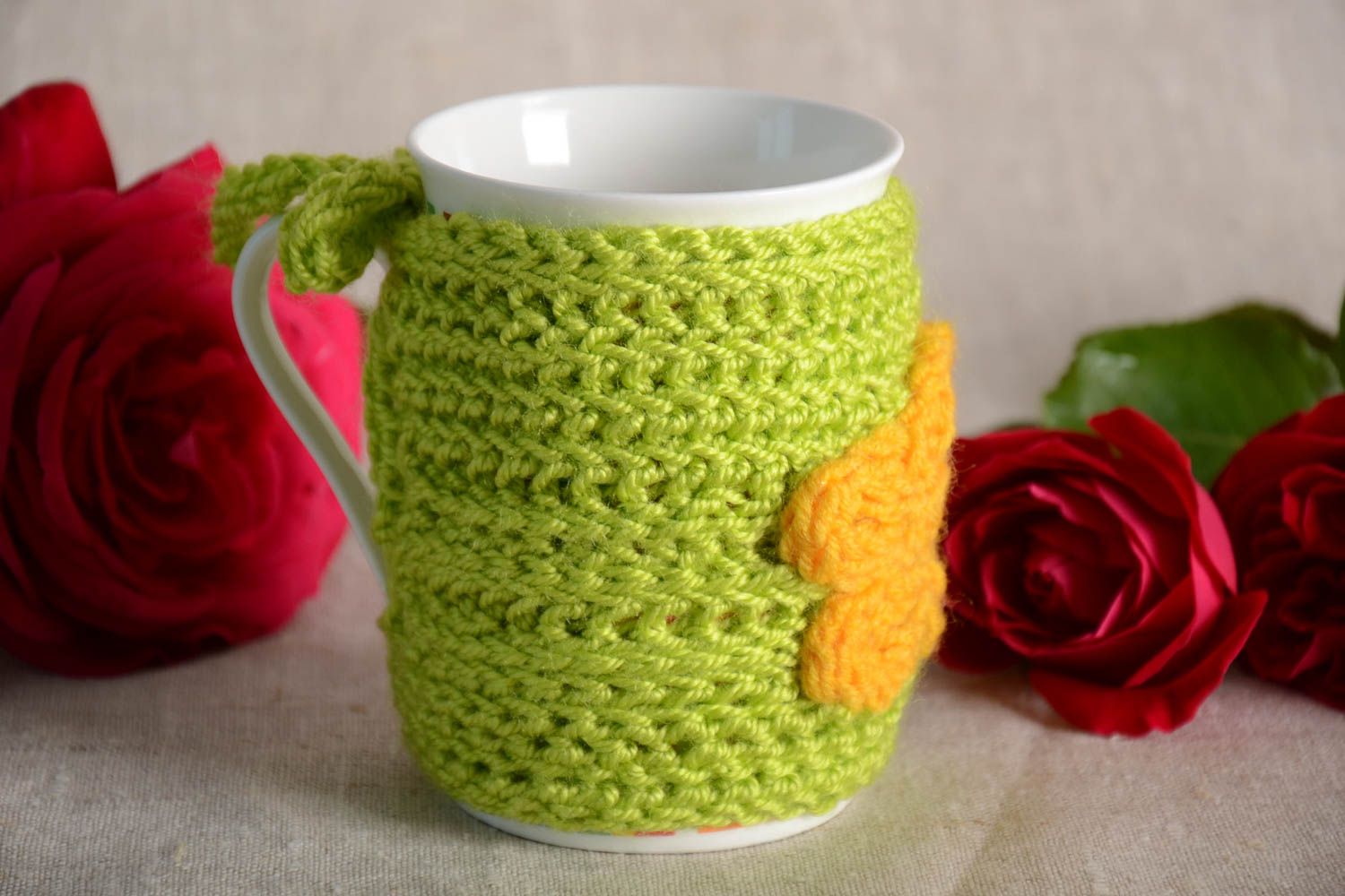Keramische schöne interessante Tasse im Häkelpullover mit Blume 300 ml handmade foto 1