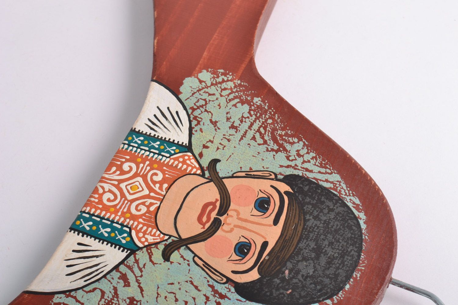 Cintre en bois avec dessin en couleurs acryliques fait main décoration photo 2