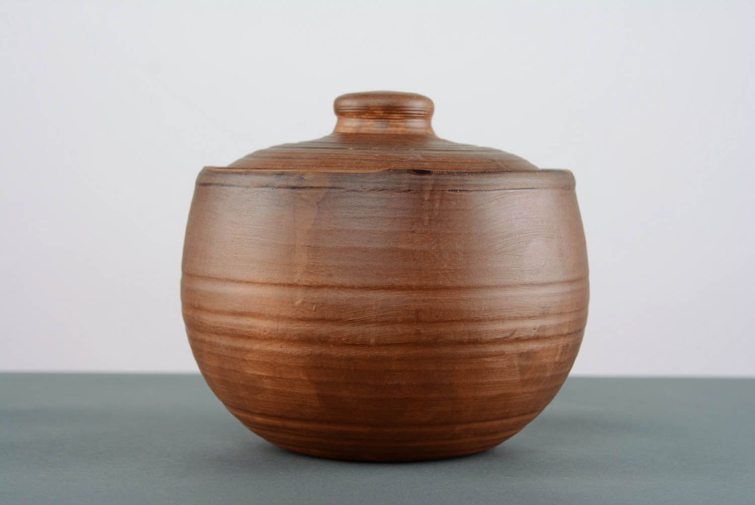 Pot avec couvercle en argile fait main  photo 5