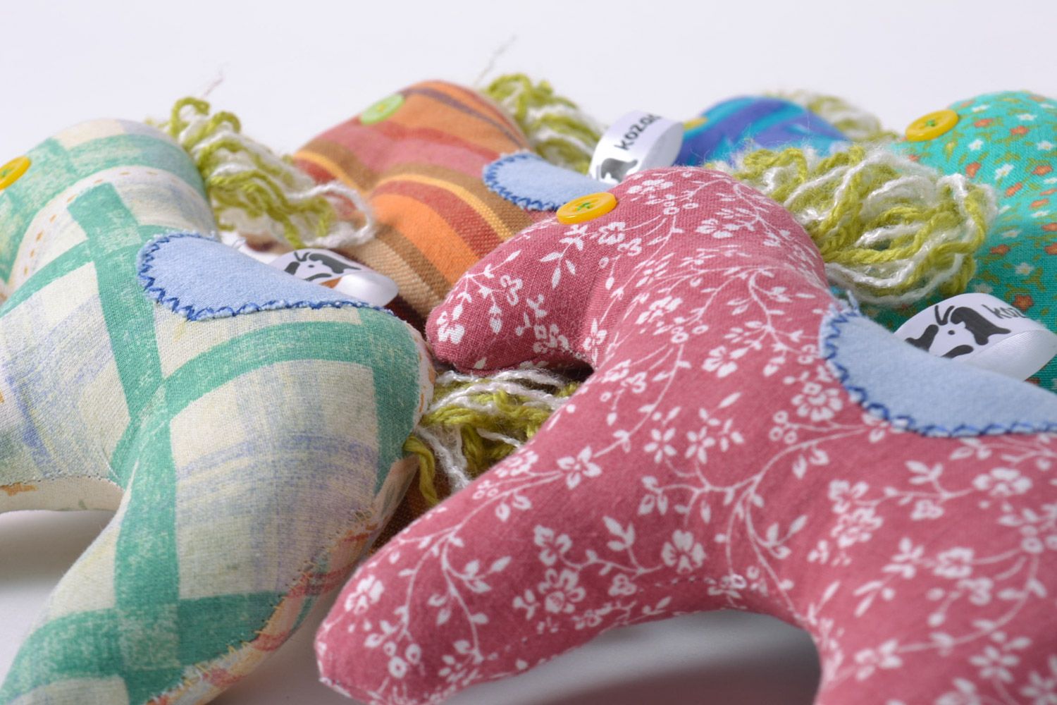 Набор мягких игрушек лошадки разноцветные 5 штук из ткани красивые ручной работы фото 4