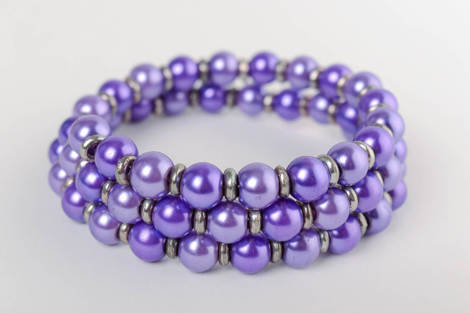 Bracelet fait main avec perles céramiques lilas à trois rangs de créateur photo 2
