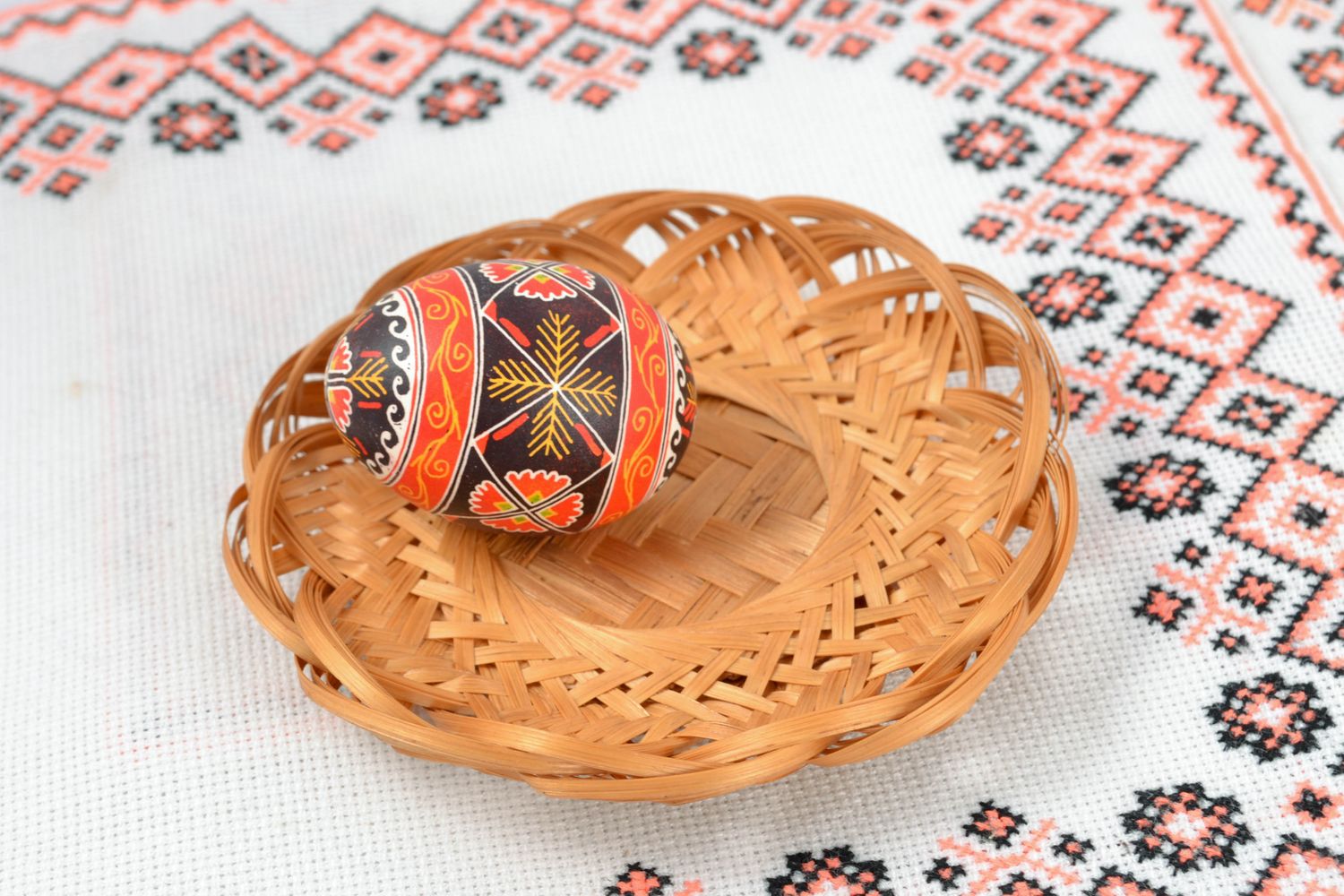 Huevo de Pascua artesanal ucraniano  foto 1