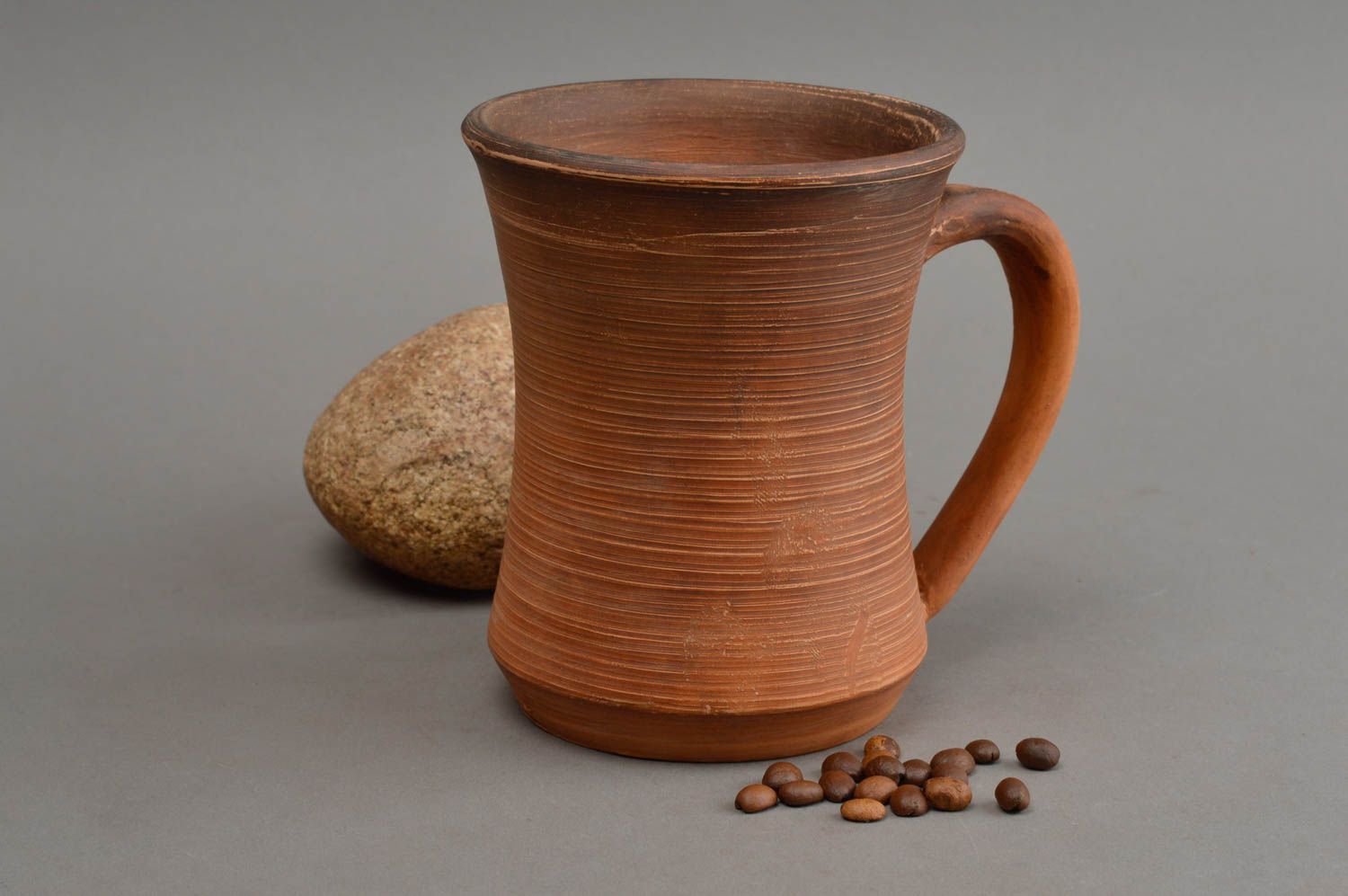 Глиняная чашка большая светло-коричневая ручной работы объемом 600 мл фото 1