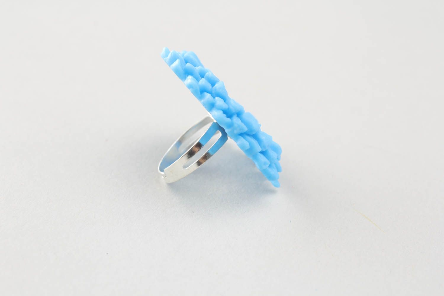Голубое кольцо из полимерной глины  фото 3