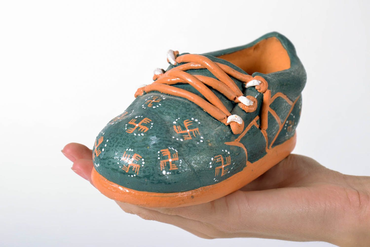 Bonbonnière en céramique en forme de chaussure de sport photo 4