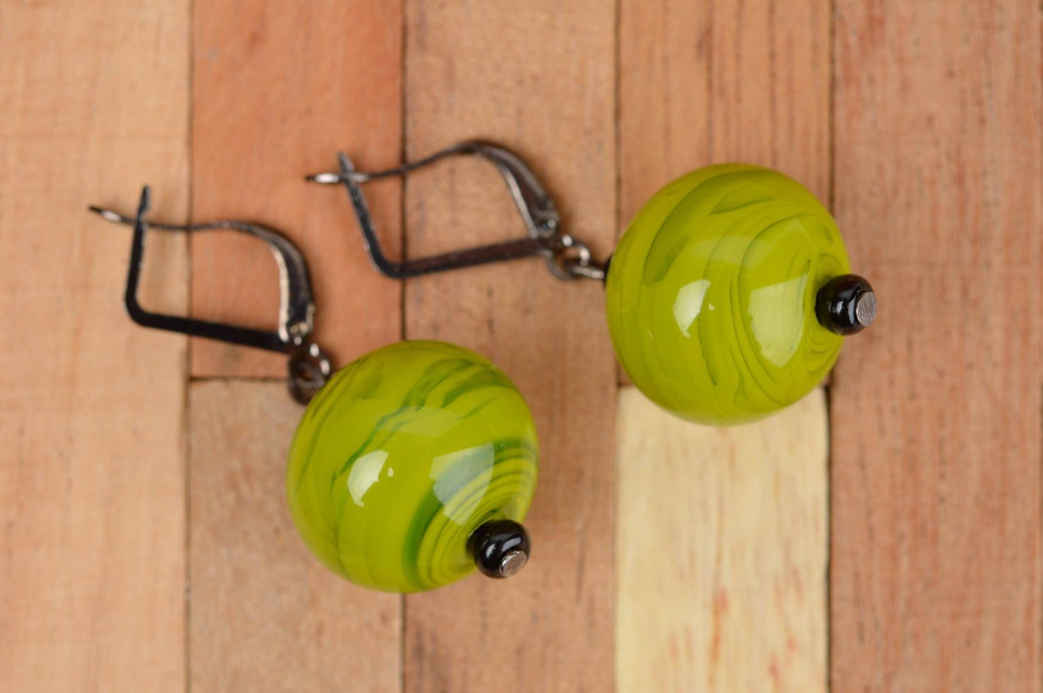Handmade Ohrringe aus Glas ausgefallener Ohrschmuck Designer Schmuck grün foto 3