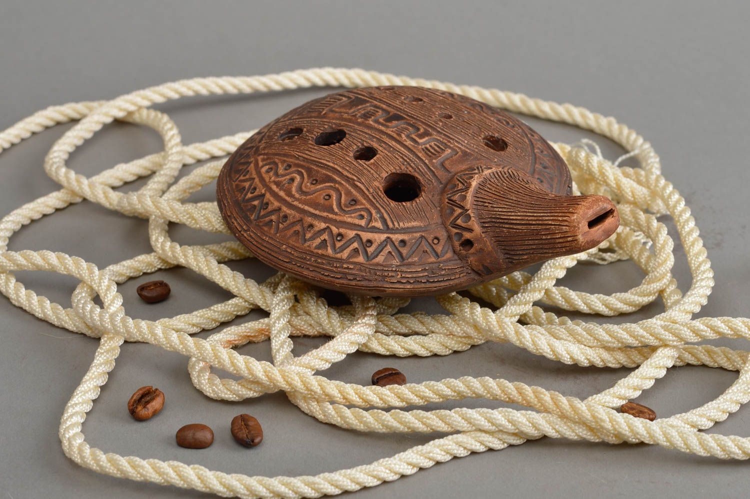 Глиняная свистулька небольшая коричневая красивая круглая сувенир ручная работа фото 1