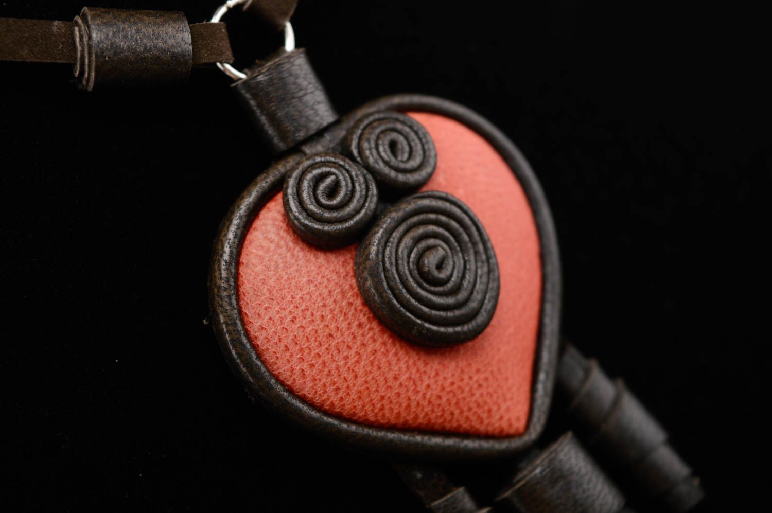 Handmade leather neck pendant photo 4
