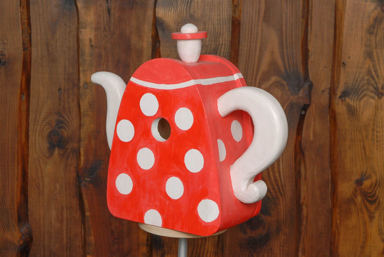 Designer nest box in the shape of teapot photo 1
