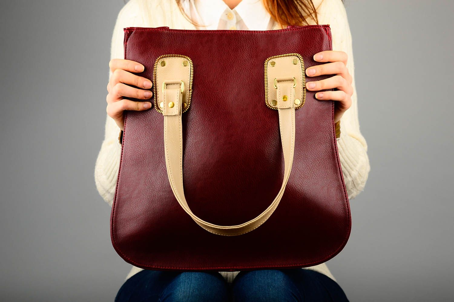 Сумка ручной работы сумка на плечо из кожзама женская сумка бордовая стильная фото 2