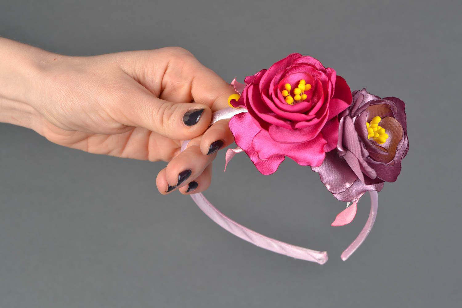 Serre-tête fleurs en satin étroit rose fait main accessoire pour femme photo 1