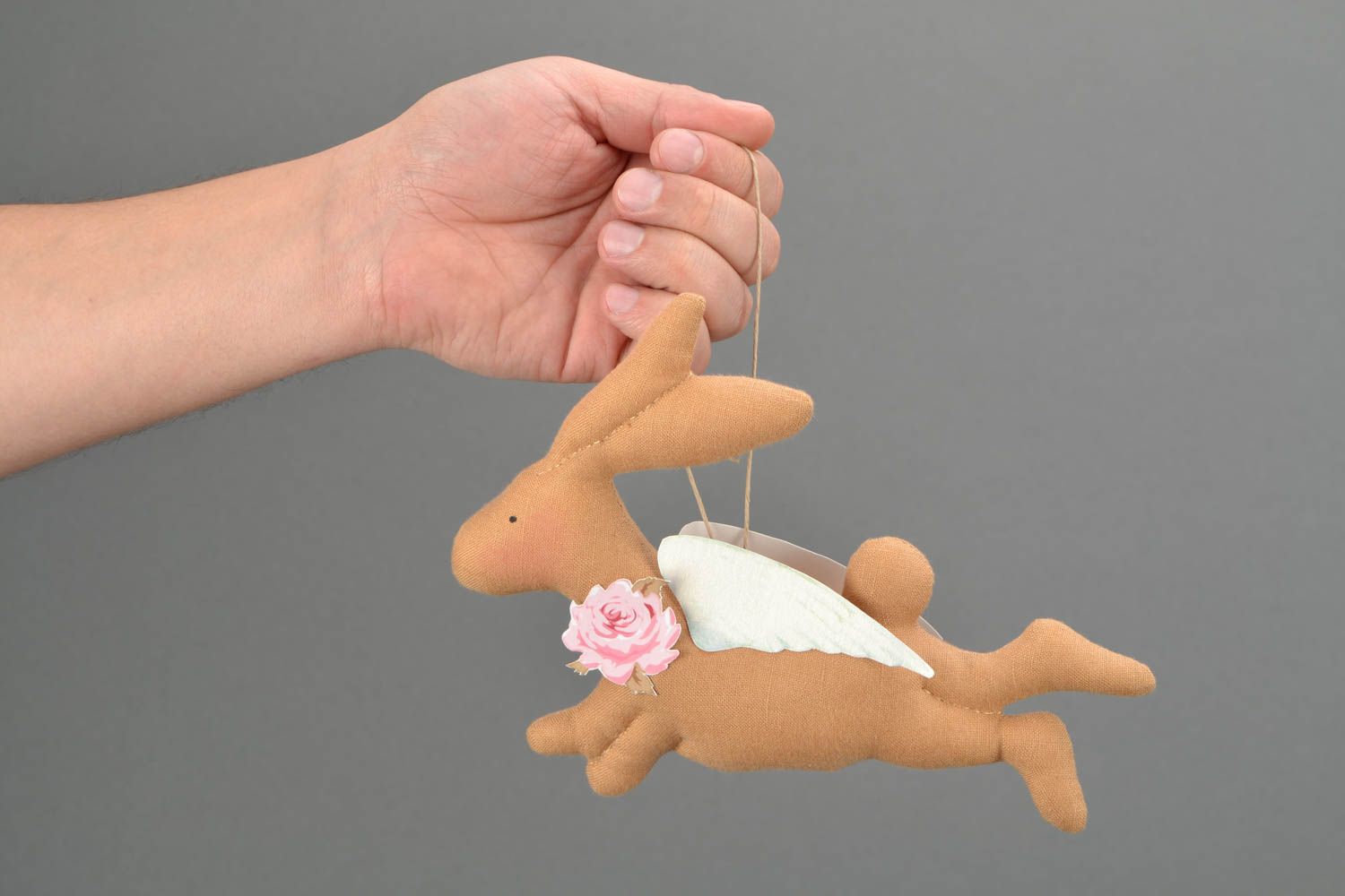 Игрушка подвеска из хлопчатобумажной ткани Летящий кролик фото 2
