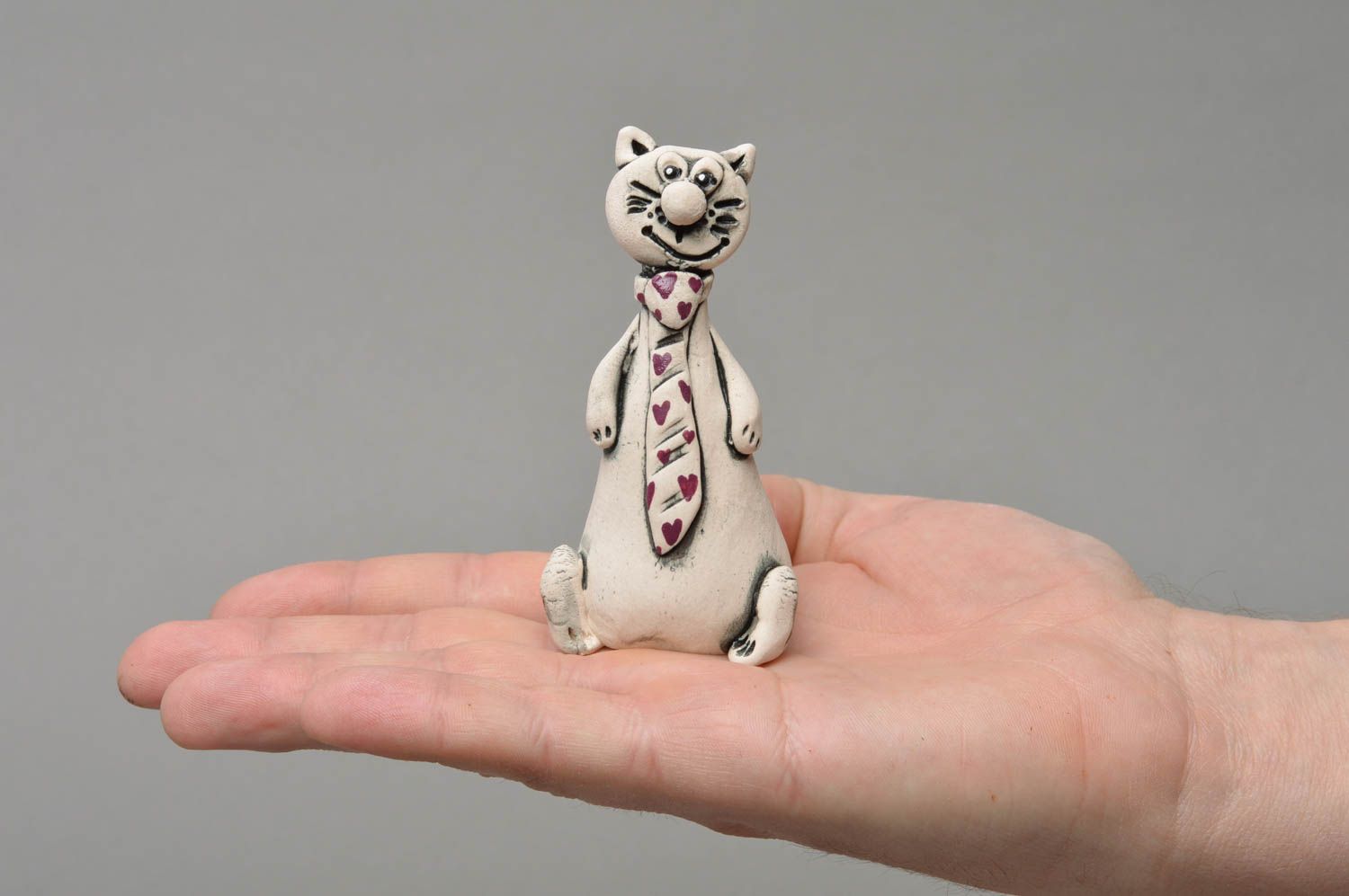 Handmade Statuette aus Porzellan Katze mit Glasur und Acryl bemalt originell  foto 4