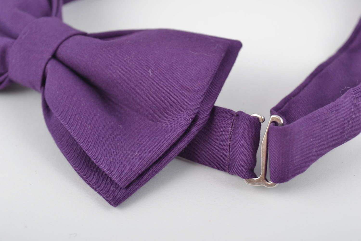 Фиолетовый галстук-бабочка из коттона ручной работы оригинальная на ремешке фото 1