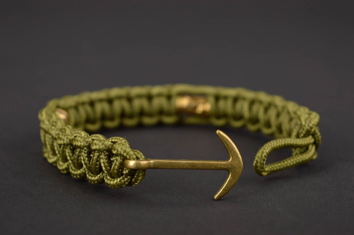 Olivgrünes Paracord Armband handmade Accessoire für Männer Survival Armband foto 3