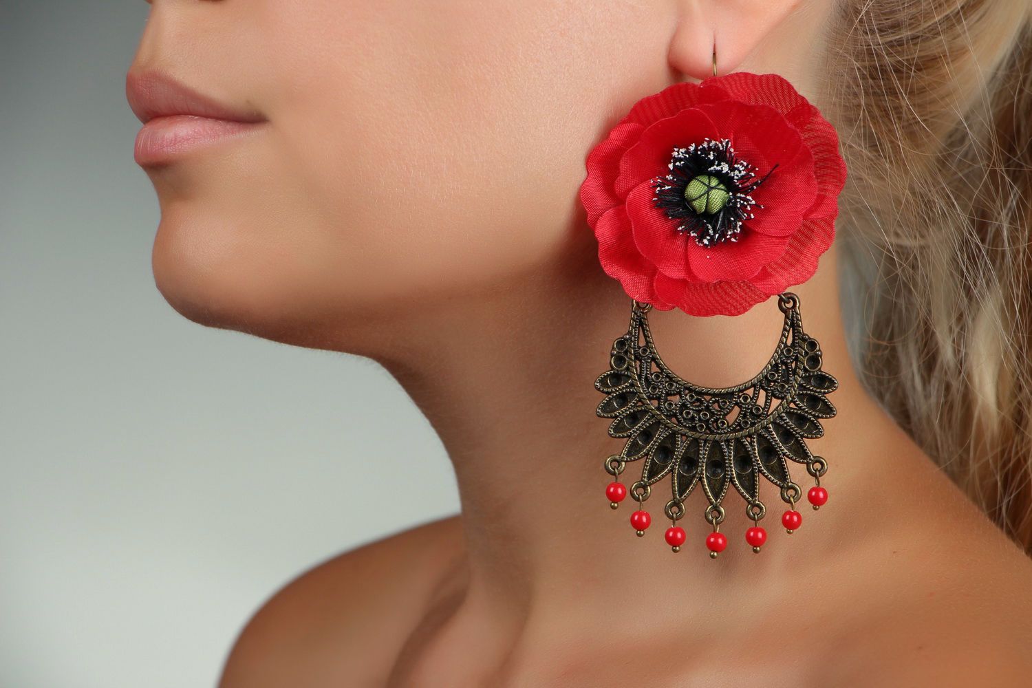 Pendant earrings with corals Poppies photo 4