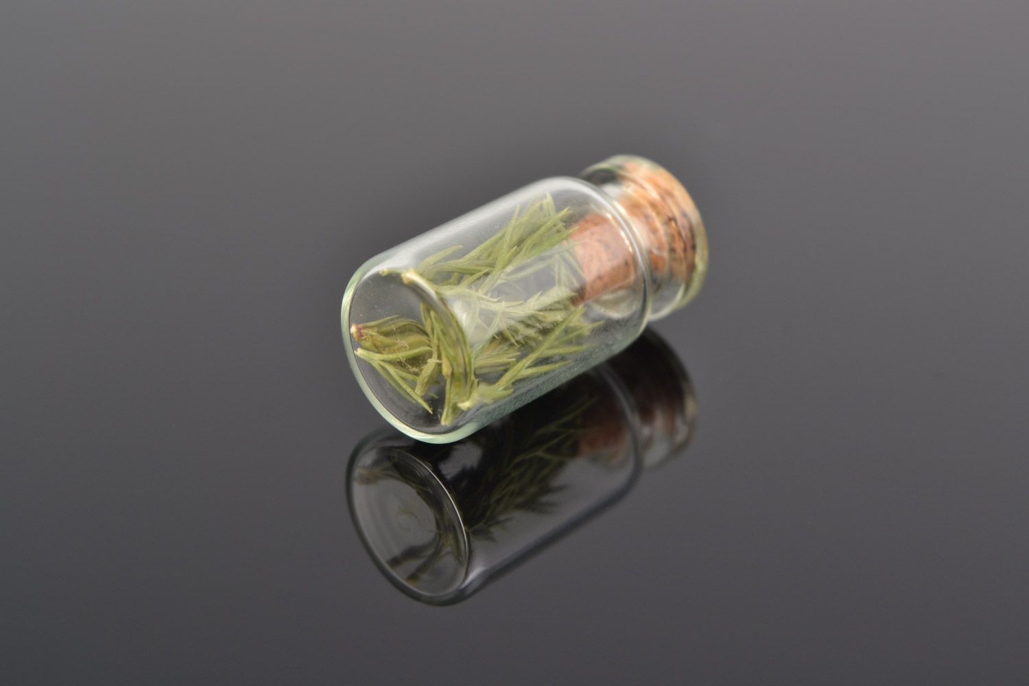 Pendentif fiole en verre remplie de genièvre séché fait main vert pour femme photo 4