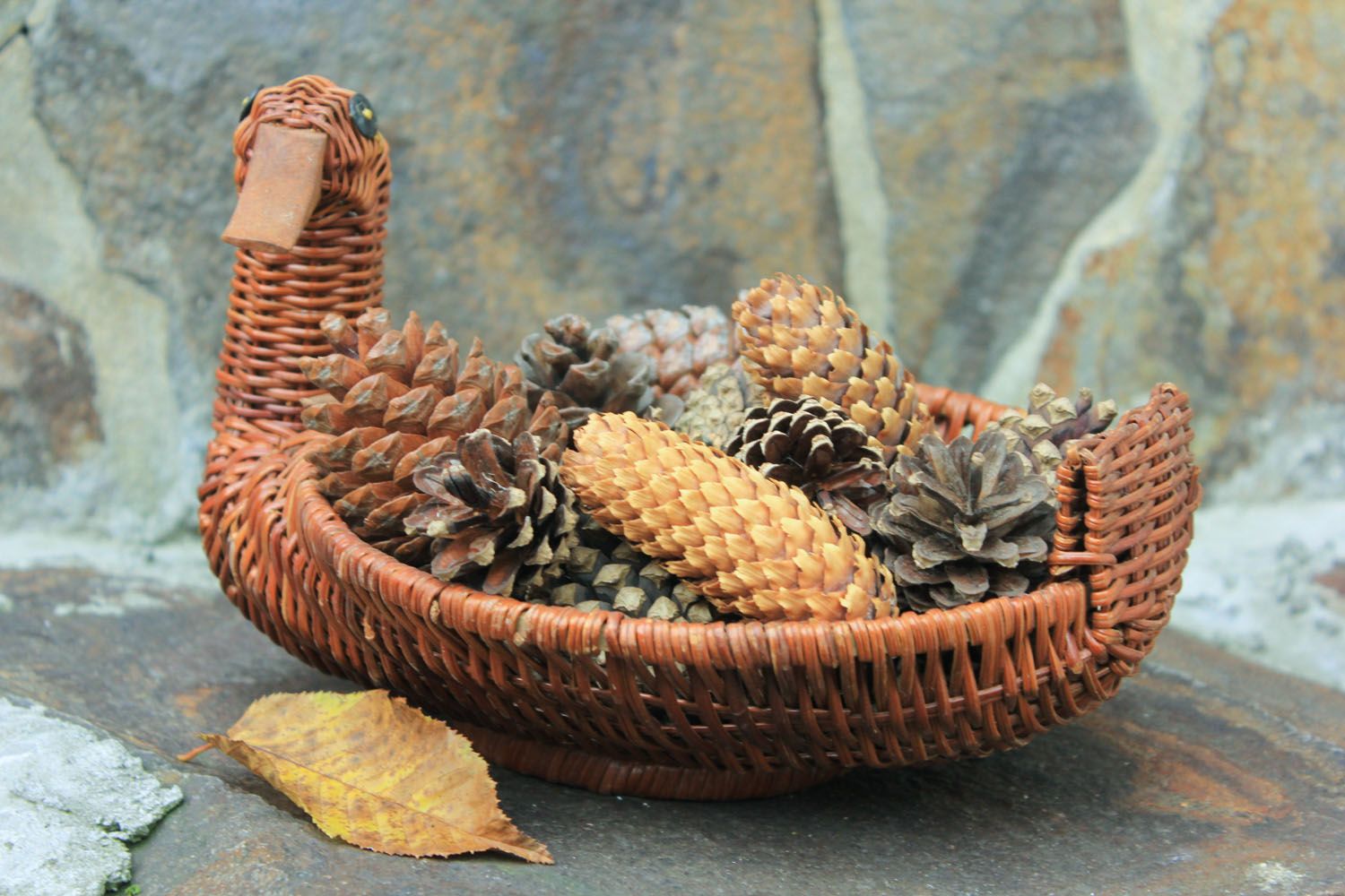 Wicker basket for sweets photo 1