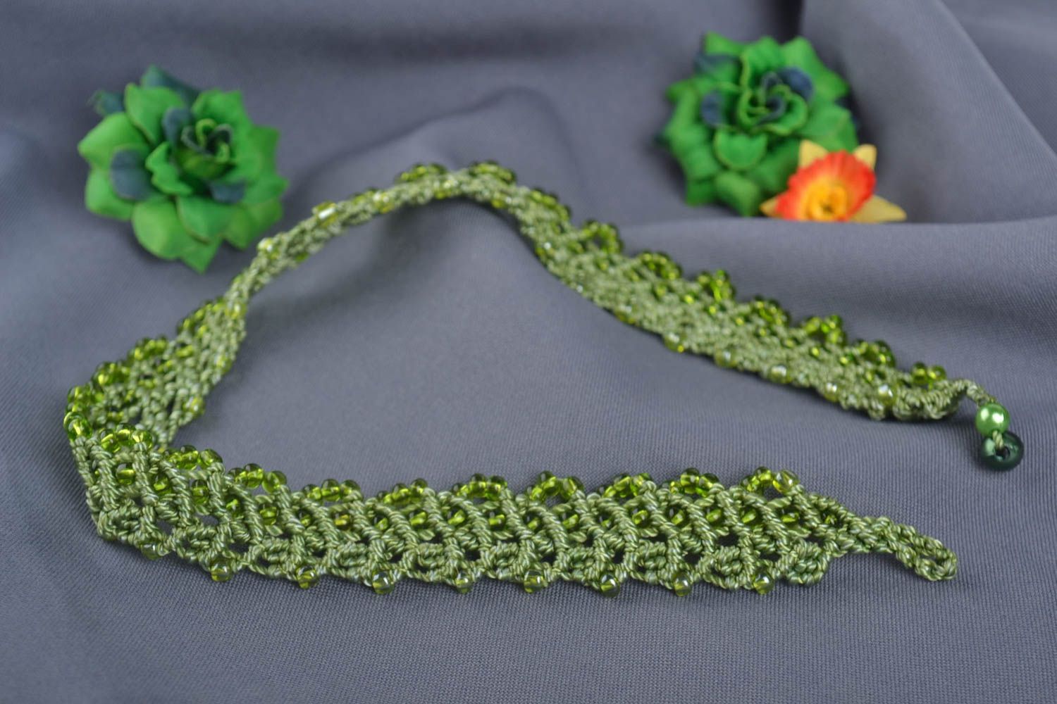 Collier textile Bijou fait main vert macramé fils perles Accessoire femme photo 1
