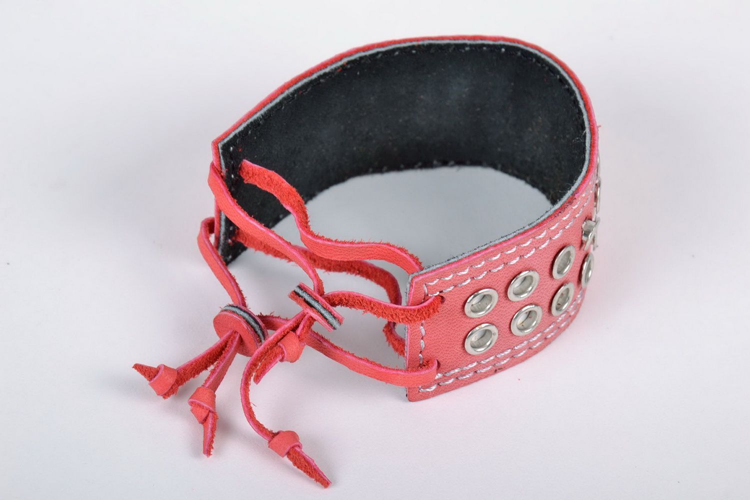 Wide pink leather bracelet with rivets photo 4