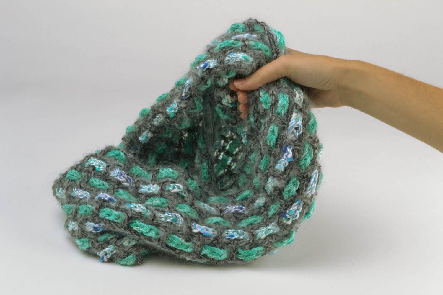 Écharpe tricotée au crochet gris turquoise photo 5