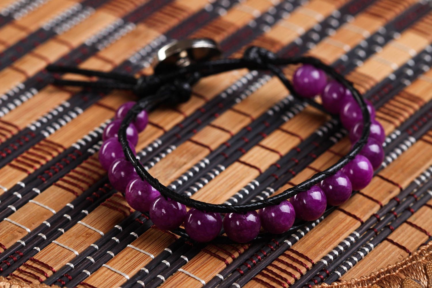 Armband handmade Edelstein Schmuck schönes Armband Frauen Accessoire violett  foto 1