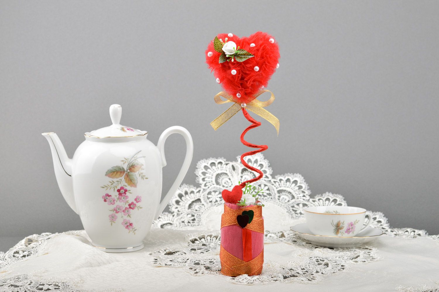 Handmade red heart-shaped happiness tree with tulle and beads for interior decor photo 5