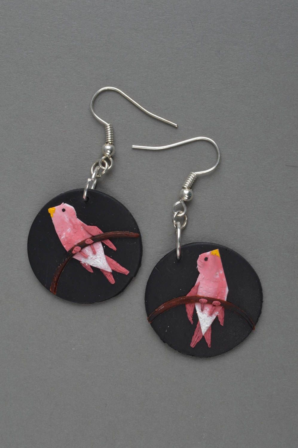 Runde Ohrringe aus Polymerton rosa schwarz originell künstlerische Handarbeit foto 2