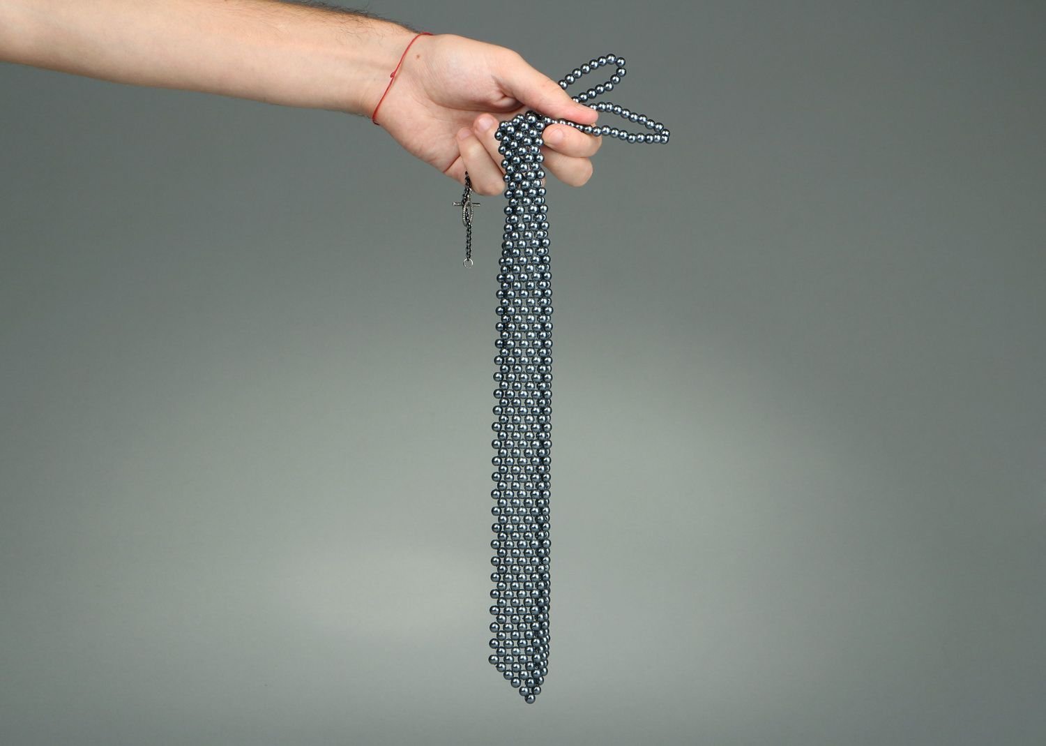 Tie made of artificial pearls photo 4