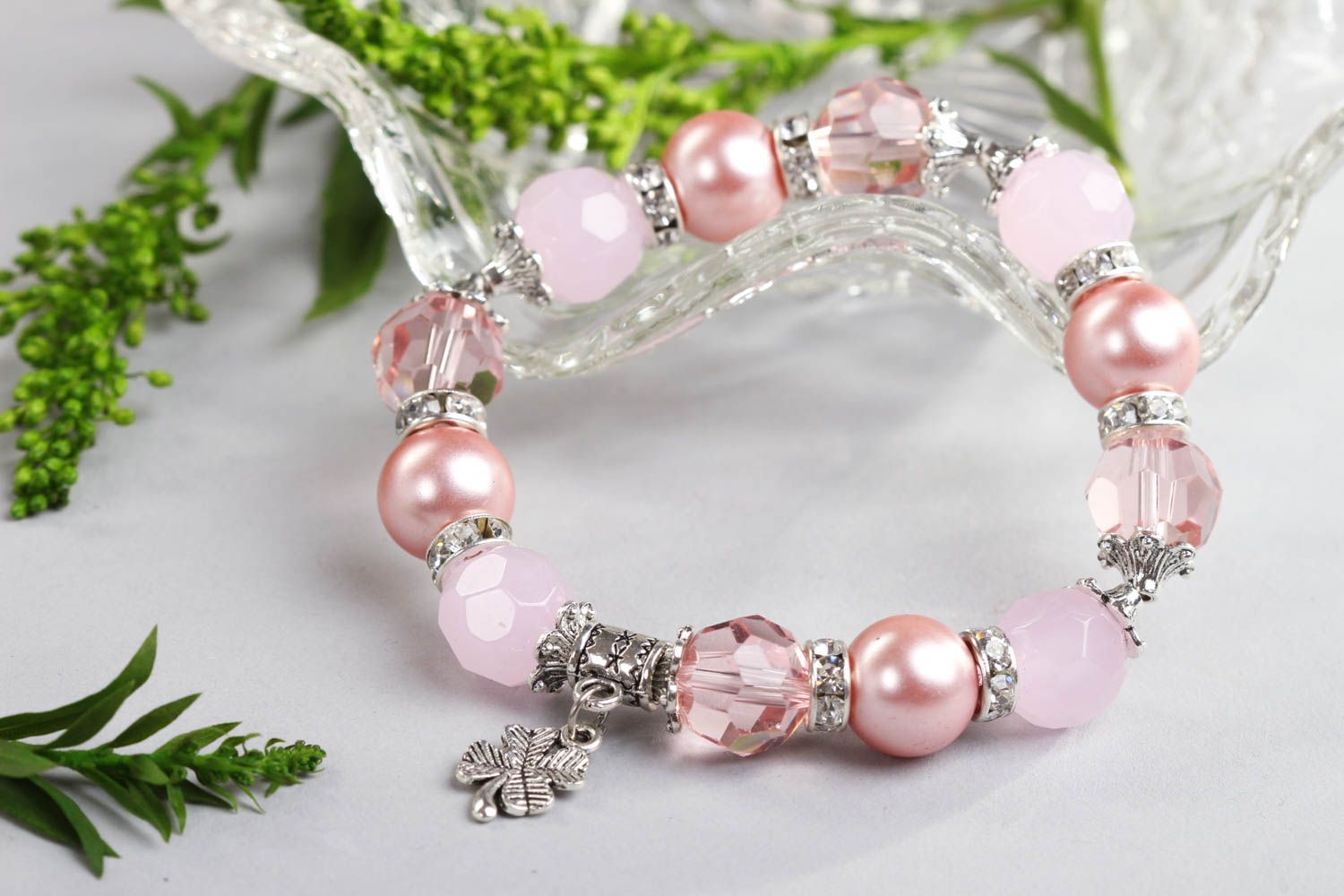 Bracelet en quartz rose Bijou fait main avec trèfle en métal Cadeau pour femme photo 1