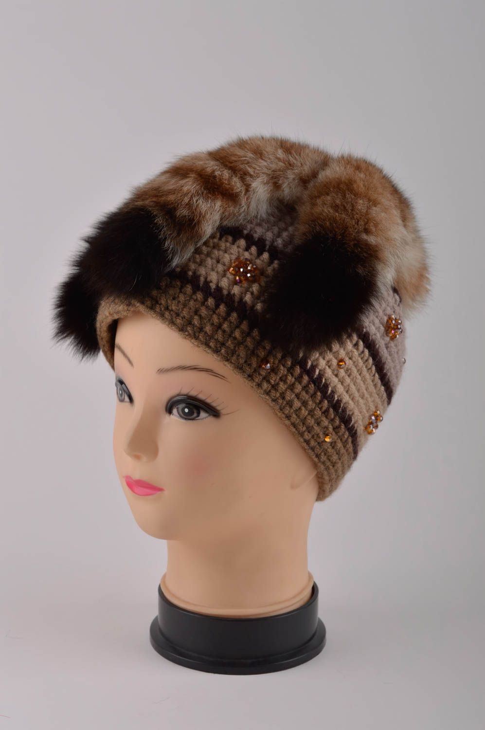 Bonnet tricot fait main Chapeau avec fourrure laine Vêtement femme original photo 2
