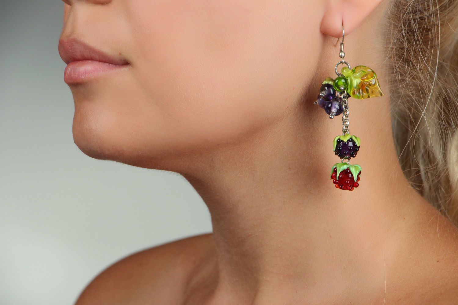 Long earrings made of glass Berry photo 4