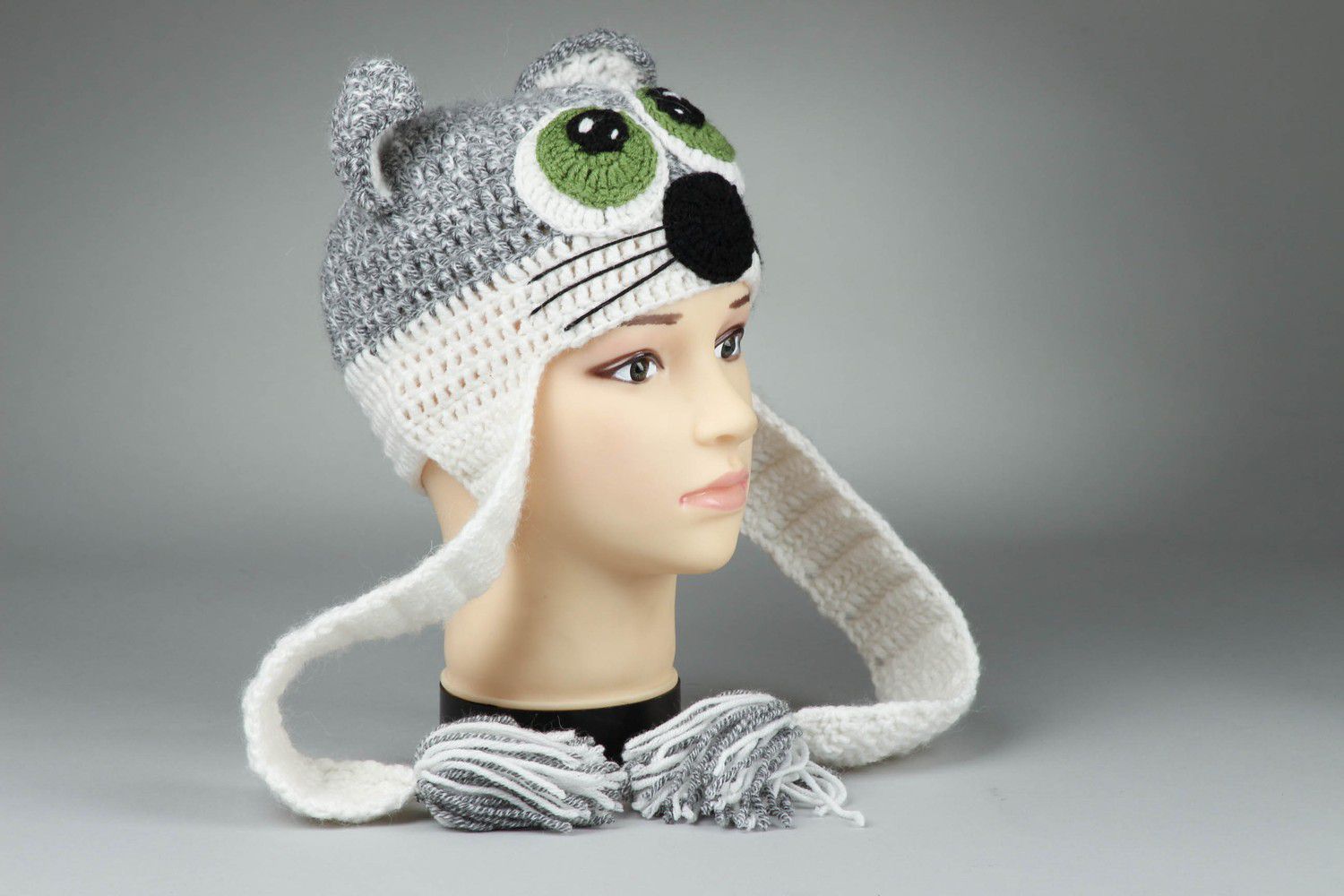 Knitted ear flaps hat photo 3