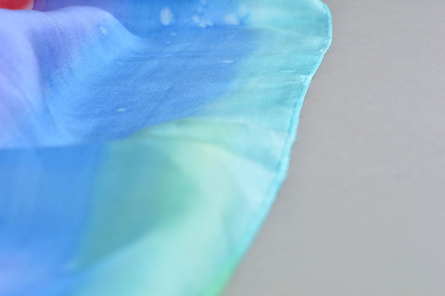 Pañuelo de seda hecho a mano accesorio para mujer regalo original arco iris foto 3