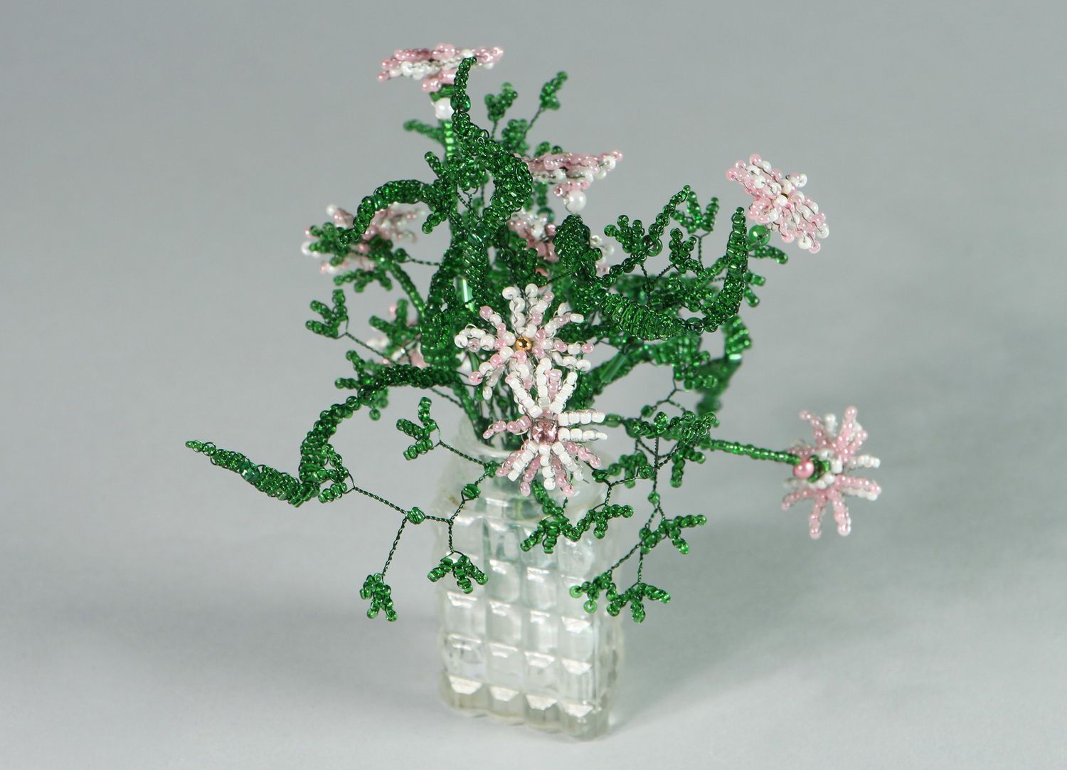 Декоративные цветы из бисера Маргаритки фото 1