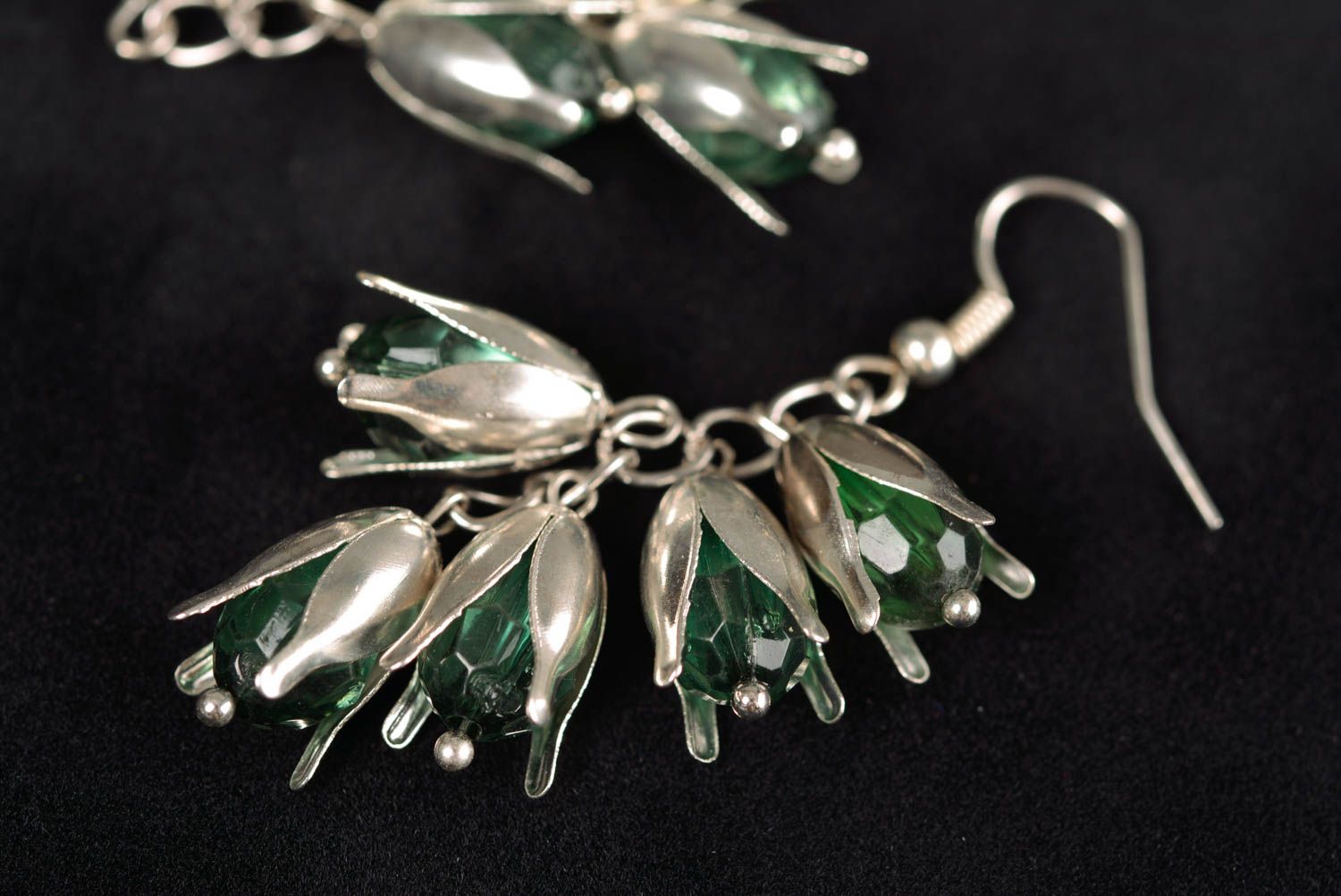 Boucles d'oreilles métalliques avec perles en verre vertes faites main photo 5