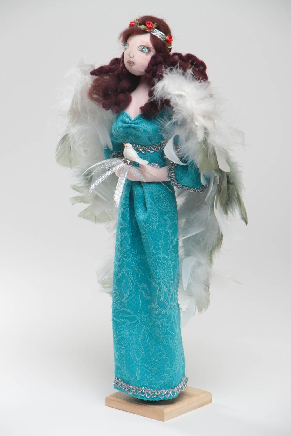 Авторская тканевая кукла для декора дома ручной работы в виде ангела из хлопка фото 2