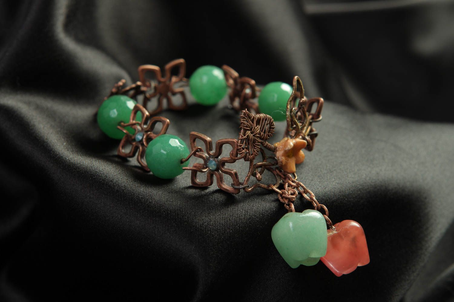 Bracelet en pierres naturelles Bijou fait main wire wrapping Cadeau femme photo 1