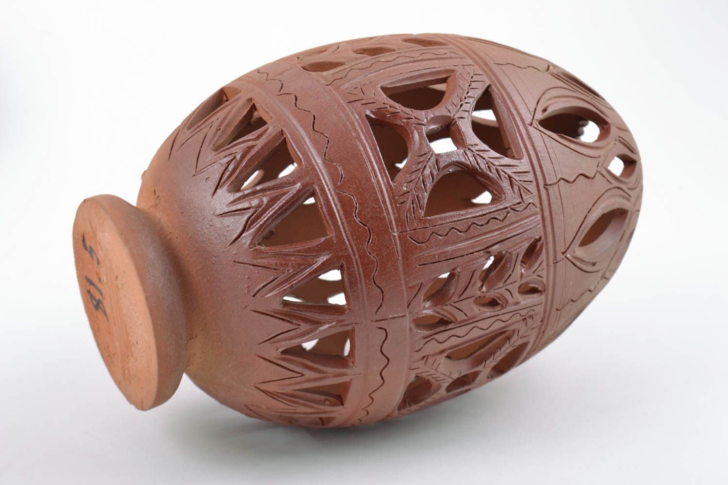 Декоративная ваза в этно стиле в виде писанки ручной работы из глины коричневая фото 4