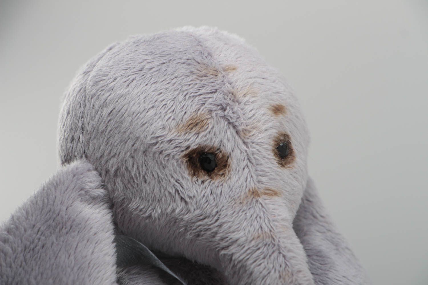 Детская игрушка из искусственного меха Слоник серый мягкий ручной работы фото 3