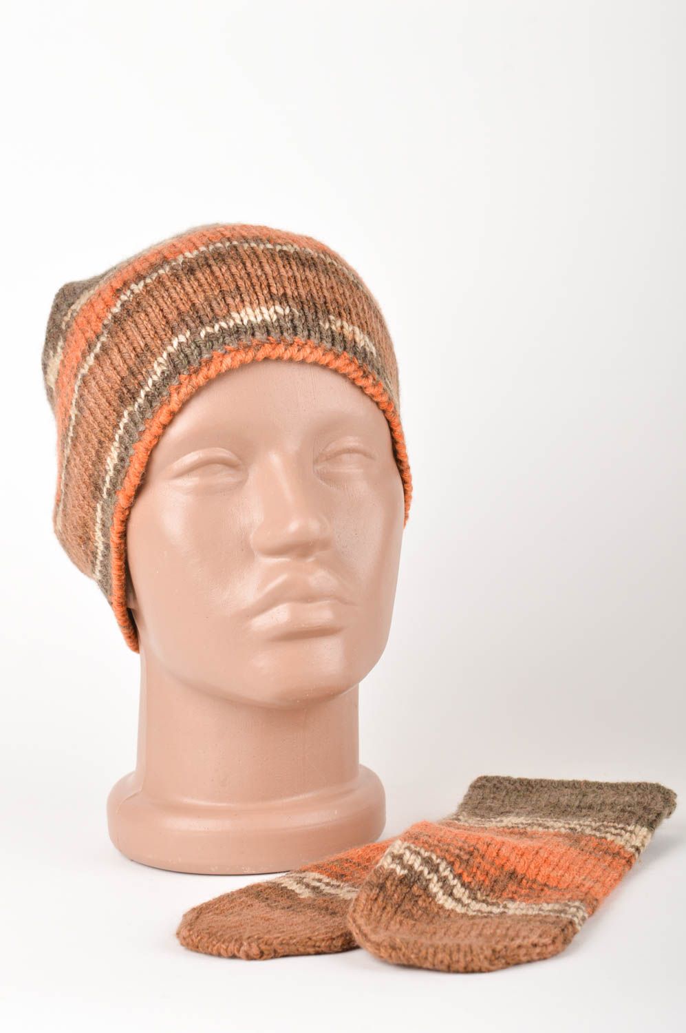 Handmade woolen winter set crocheted cap and mittens warm accessories photo 1