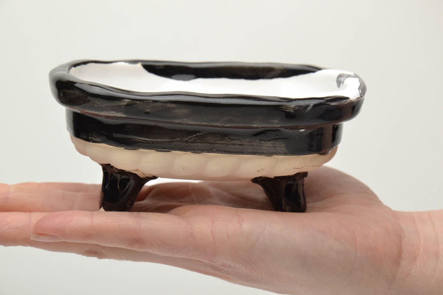 Figurilla cerámica con forma de bañera foto 5