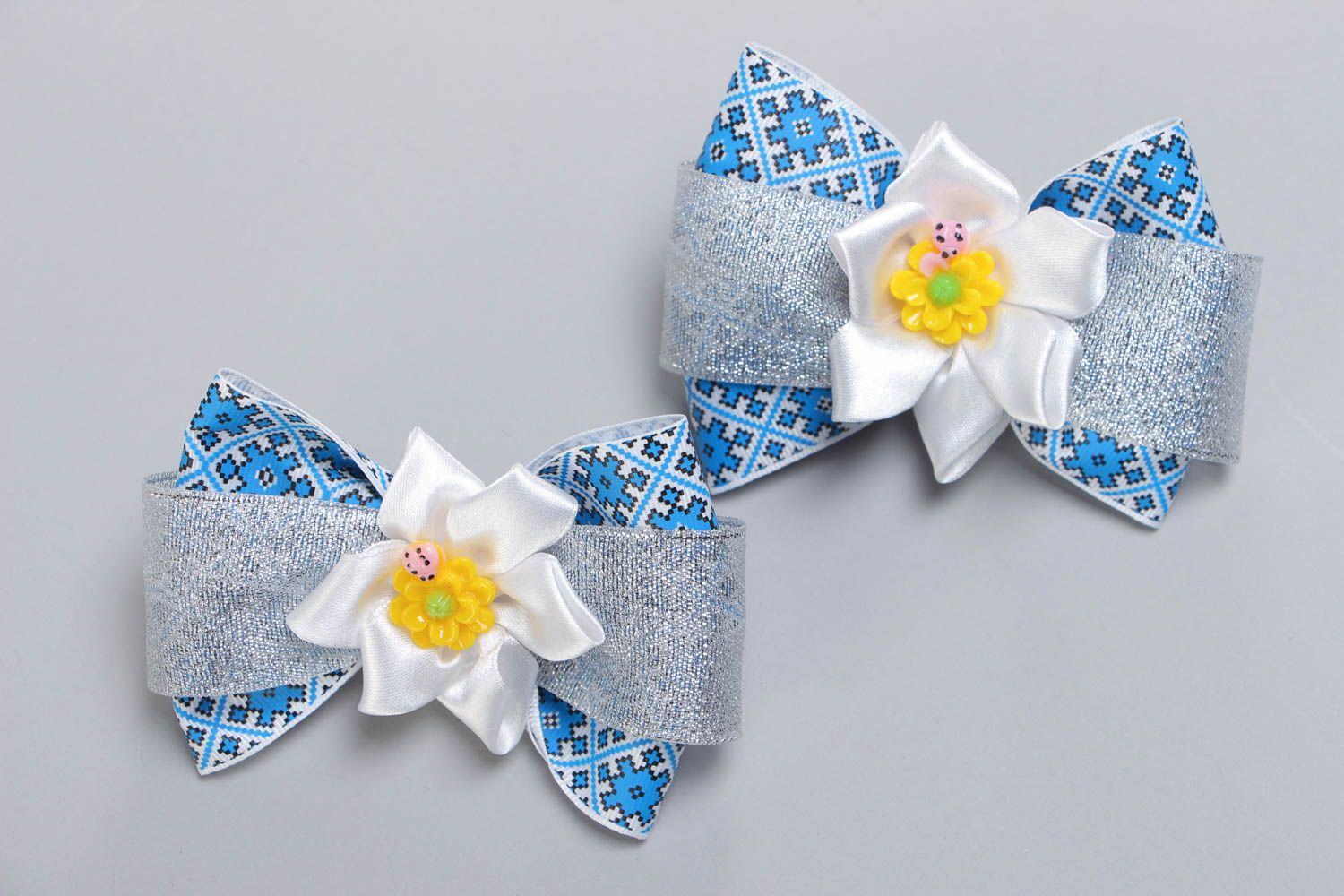 Set of 2 handmade hair ties with blue bows and white kanzashi flowers for kids photo 2