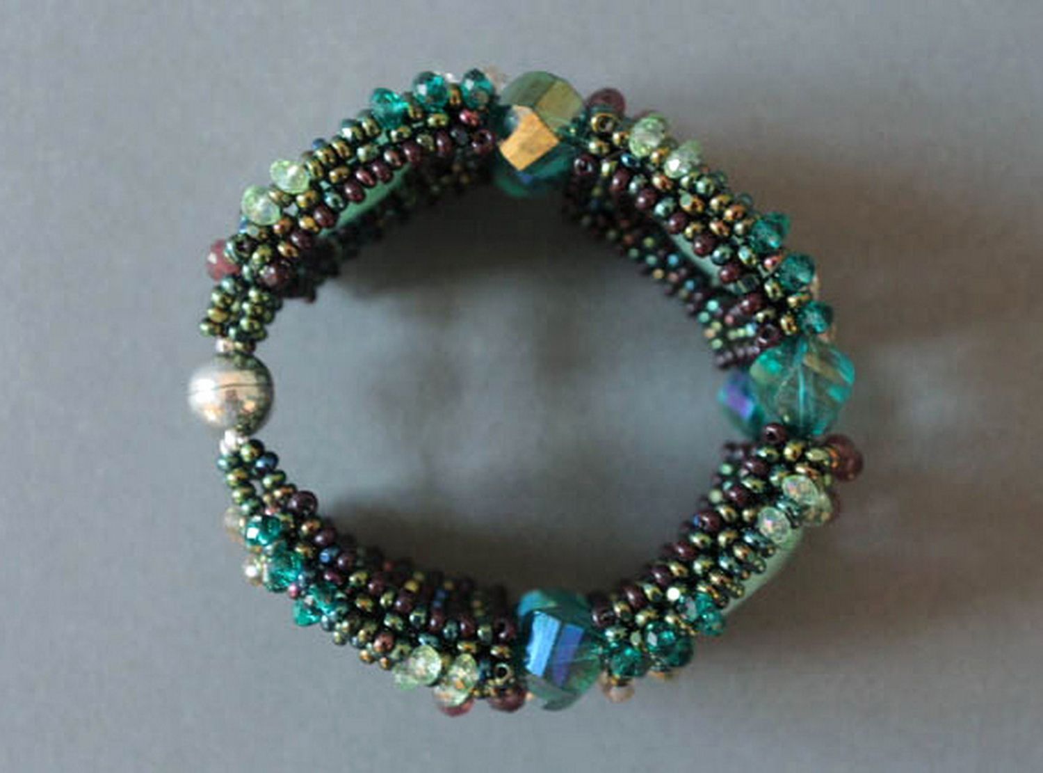 Bracelet en perles de rocailles tchèques et pierres décoratives photo 9
