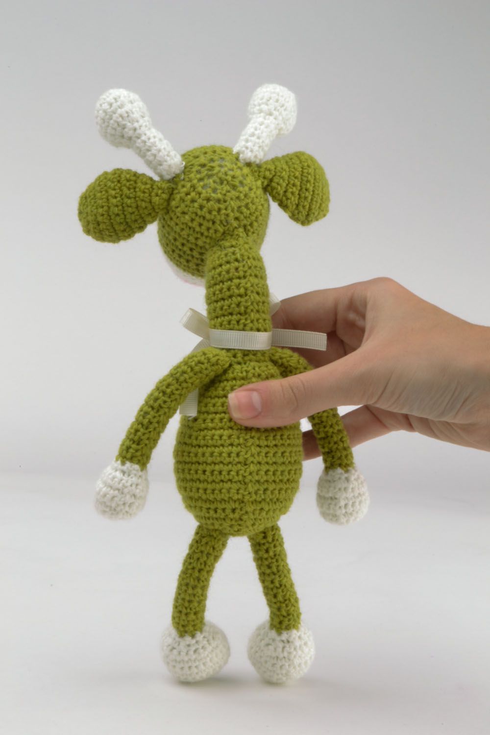 Brinquedo tricotado com gancho Girafa verde foto 5